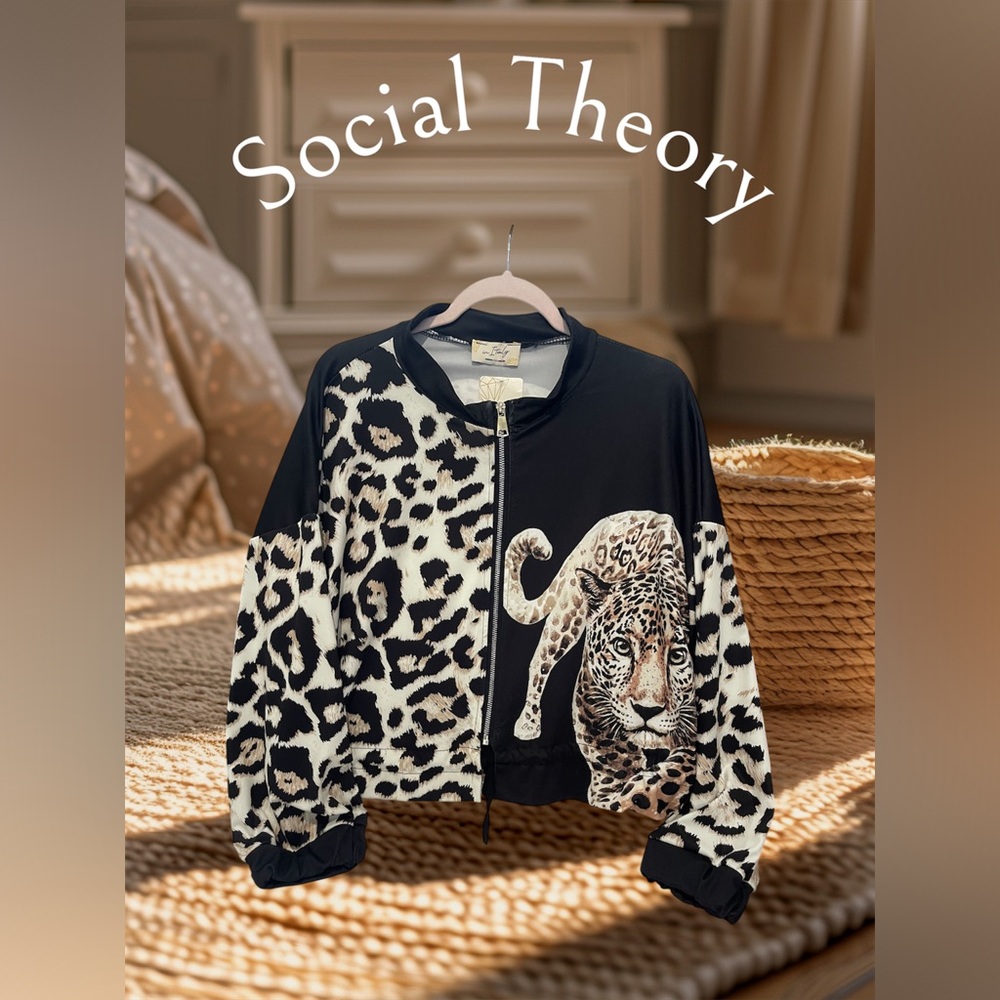 Leopard print bomber jacket Size S/M - Picture 2 of 5